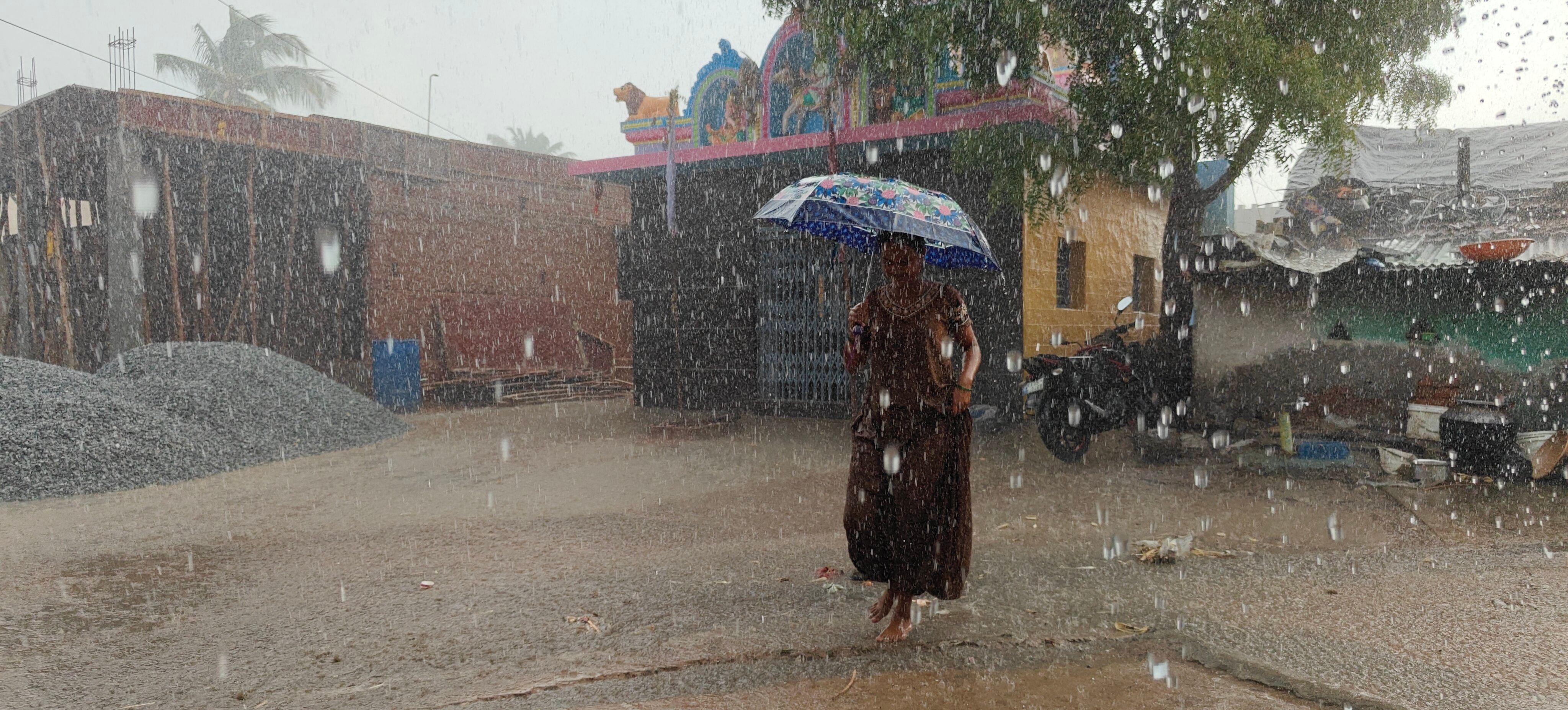 ಅರಸೀಕೆರೆ ಹೋಬಳಿ ಗಡಿಭಾಗದ ನಾಗತಿಕಟ್ಟೆ ತಾಂಡದಲ್ಲಿ ಶನಿವಾರ ಉತ್ತಮ ಮಳೆ ಸುರಿಯಿತು.