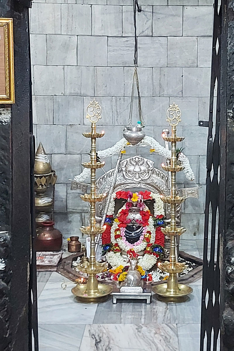 ಮಹಾಕೂಟೇಶ್ವರ ಗರ್ಭಗುಡಿಯಲ್ಲಿನ ಶಿವಲಿಂಗ ಮೂರ್ತಿ