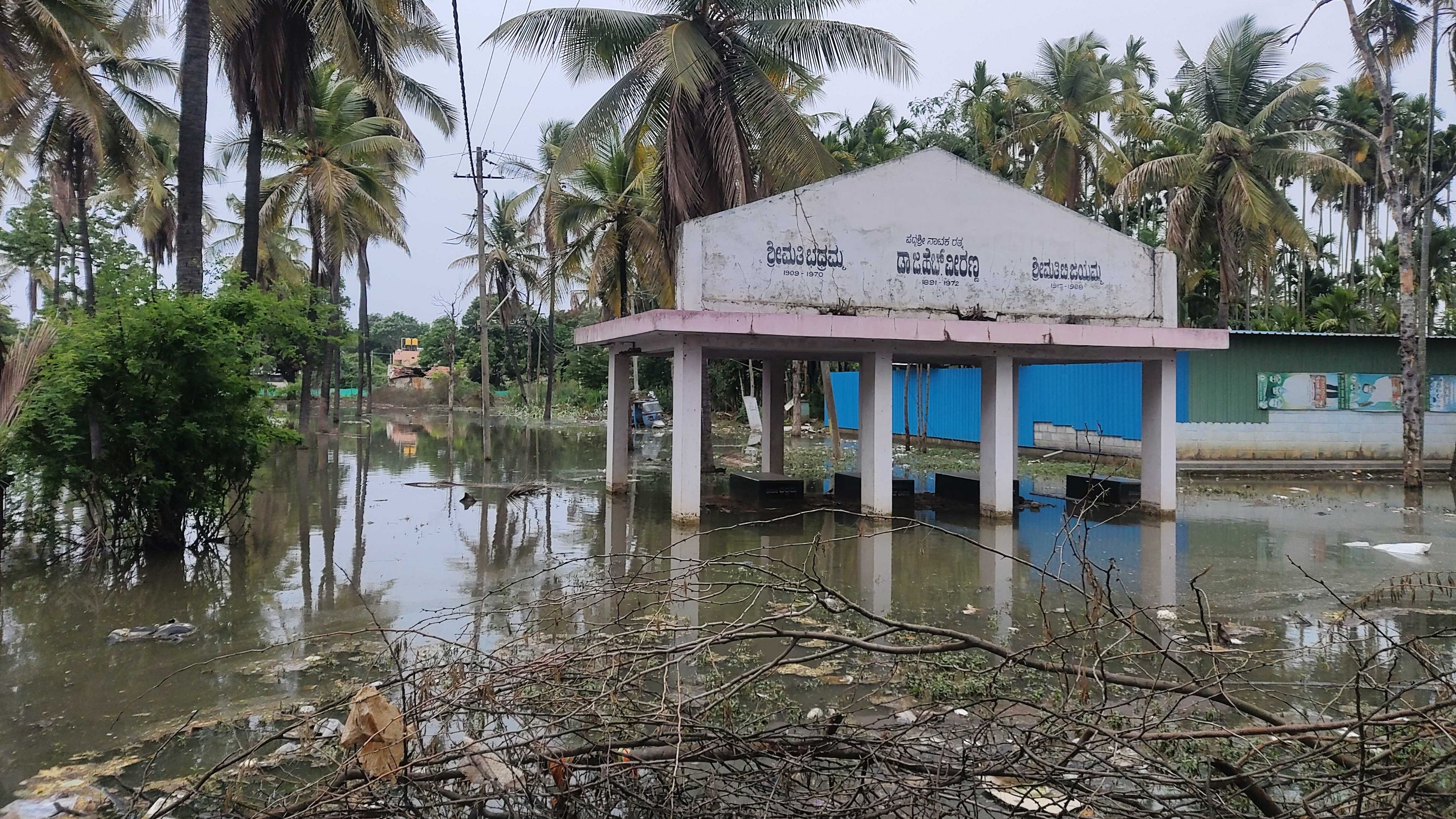 ಗುಬ್ಬಿ ವೀರಣ್ಣ ಸಮಾಧಿ ಸ್ಥಿತಿ 