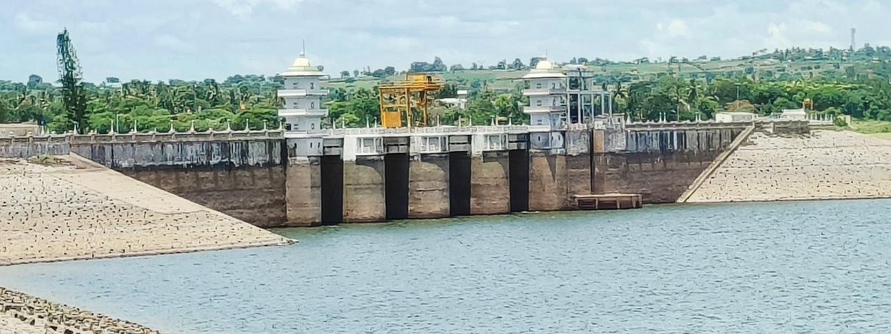 ಎಚ್.ಡಿ.ಕೋಟೆ ತಾಲ್ಲೂಕಿನ ಬೀಚನಹಳ್ಳಿ ಗ್ರಾಮದಲ್ಲಿರುವ ಕಬಿನಿ ಕಬಿನಿ ಜಲಾಶಯ