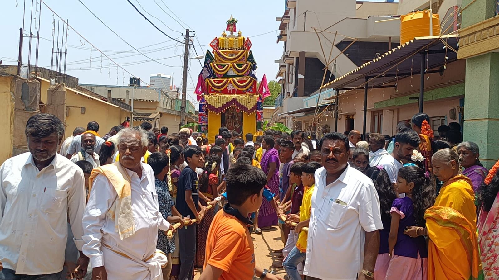 ಆನೇಕಲ್ ತಾಲ್ಲೂಕಿನ ಹೆನ್ನಾಗರದ ನಾಗೇಶ್ವರ ರಥೋತ್ಸವ ವಿಜೃಂಭಣೆಯಿಂದ ನಡೆಯಿತು