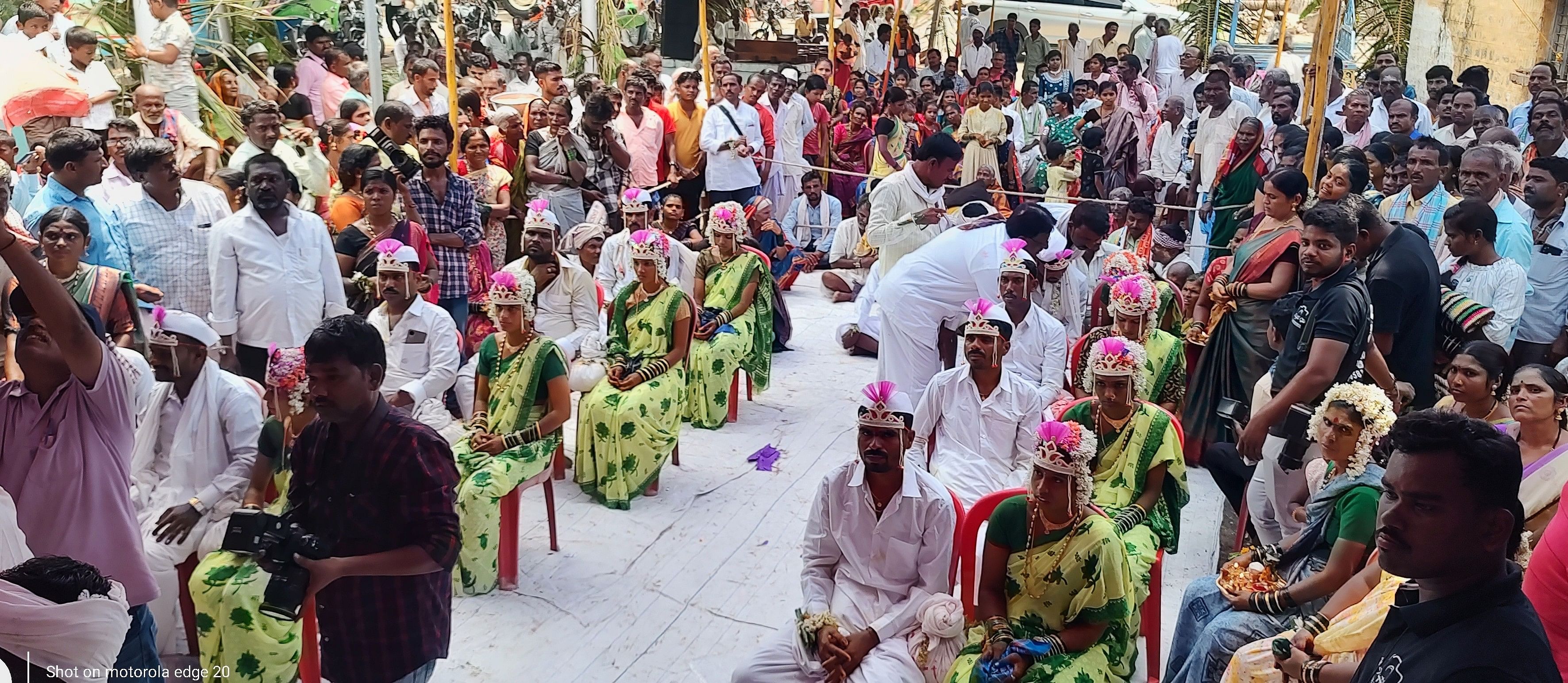 ಕವಲೂರು ಗ್ರಾಮದಲ್ಲಿ ದುರ್ಗಾದೇವಿ ಜಾತ್ರಾ ಮಹೋತ್ಸವದ ಅಂಗವಾಗಿ ನಡೆದ ಸಾಮೂಹಿಕ ವಿವಾಹ ಕಾರ್ಯಕ್ರಮದಲ್ಲಿ 8 ಜೋಡಿಗಳು ದಾಂಪತ್ಯ ಜೀವನಕ್ಕೆ ಕಾಲಿಟ್ಟರು 