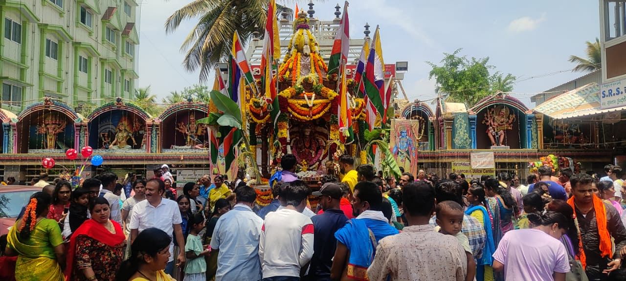 ಮಾಗಡಿ ರಸ್ತೆಯ ಕನ್ನಲ್ಲಿಯಲ್ಲಿ ನಡೆದ ವಿಜೃಂಭಣೆಯ ವೀರಭದ್ರಸ್ವಾಮಿ ಬ್ರಹ್ಮರಥೋತ್ಸವ