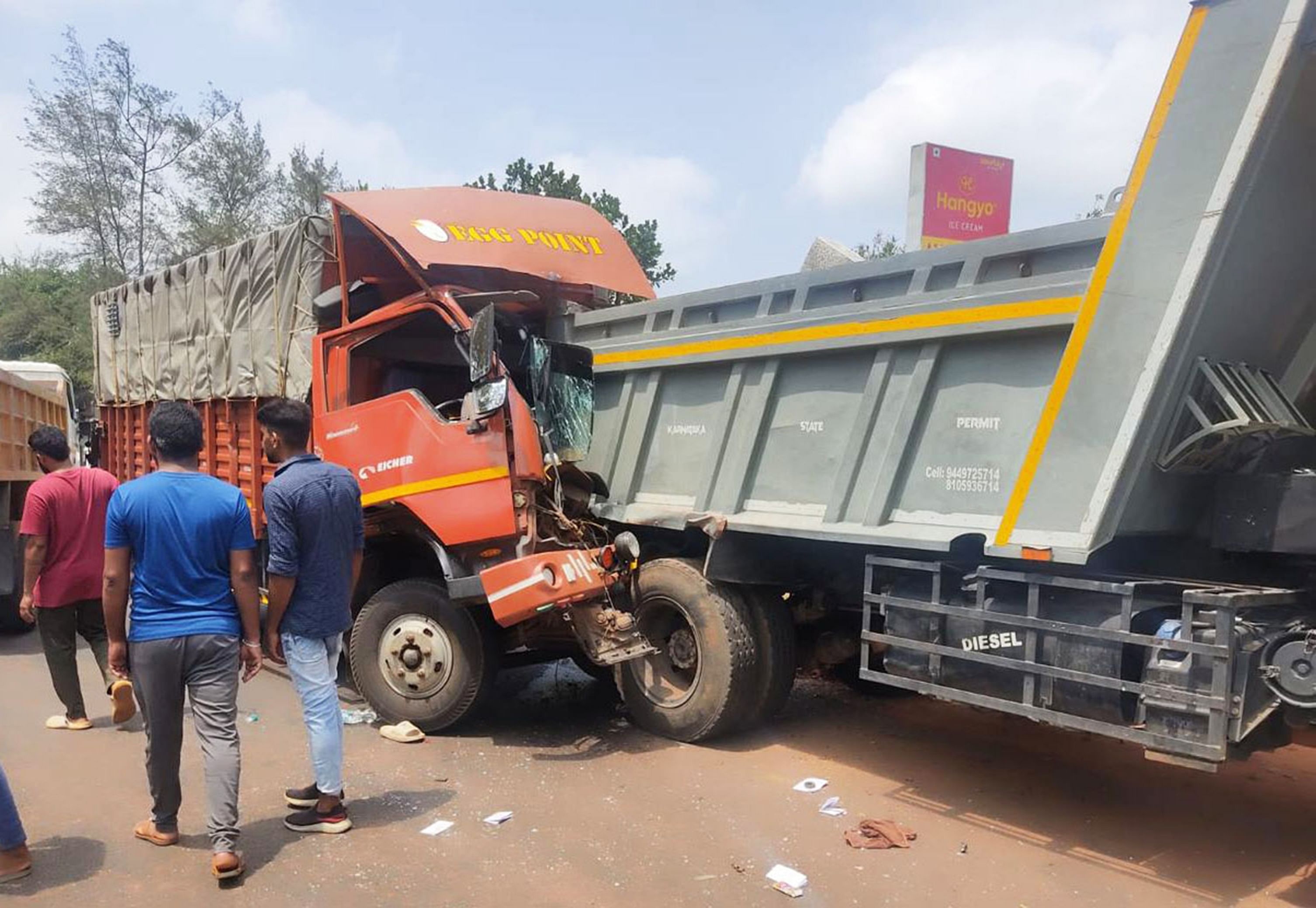 ಆಗುಂಬೆಯಲ್ಲಿ ಅಪಘಾತಕ್ಕೀಡಾದ ಕ್ಯಾಂಟರ್‌ 