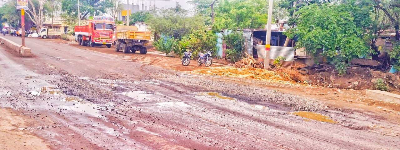 ಹಾಳಾಗಿರುವ ಬಸವಕಲ್ಯಾಣ-ಭಾಲ್ಕಿ ಮುಖ್ಯ ರಸ್ತೆ