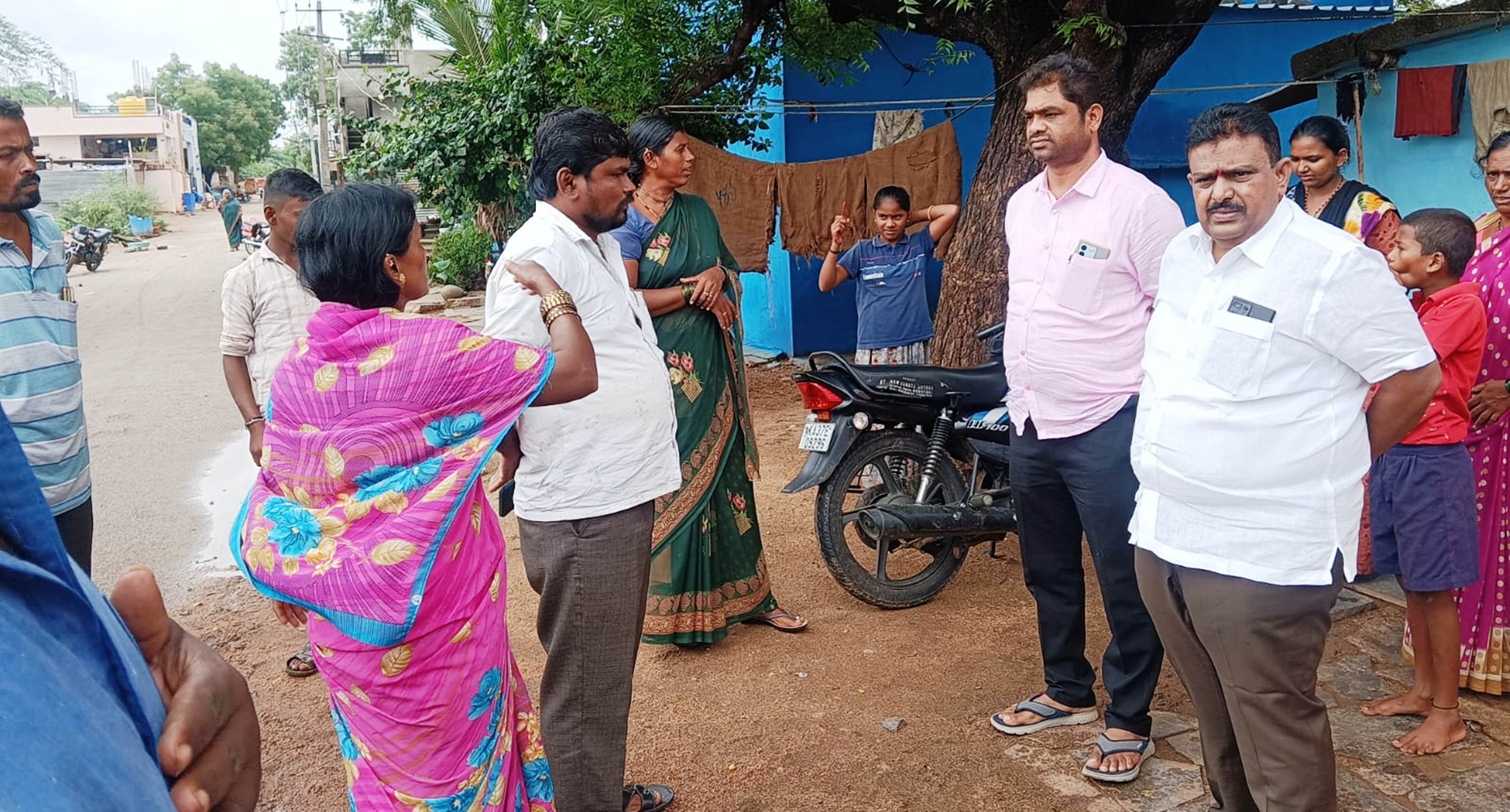 ಕುಷ್ಟಗಿಯಲ್ಲಿ ಮಳೆಯಿಂದ ಸಮಸ್ಯೆಗೊಳಗಾದ ಜನವಸತಿ ಪ್ರದೇಶಗಳಿಗೆ ಶಾಸಕ ದೊಡ್ಡನಗೌಡ ಪಾಟೀಲ ಗುರುವಾರ ಭೇಟಿ ನೀಡಿದರು