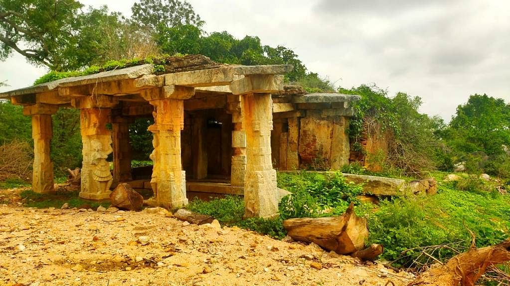 ಗುಡಿಬಂಡೆ ತಾಲ್ಲೂಕು ಪುಲಸಾನಿವೊಡ್ಡು ಗ್ರಾಮದ ತಾಂಡವೇಶ್ವರ ದೇವಾಲಯ 