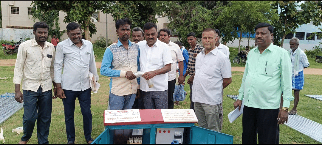 ಗುಬ್ಬಿ ಪಟ್ಟಣದಲ್ಲಿ ರೈತರಿಗೆ ಕೃಷಿ ಮೋಟರ್‌, ಪೈಪ್‌ ವಿತರಿಸಲಾಯಿತು