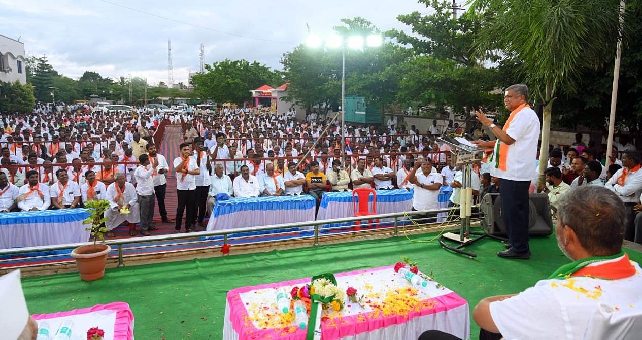 ಮೂಡಲಗಿ ತಾಲ್ಲೂಕಿನ ನಾಗನೂರಿಲ್ಲಿ ನಡೆದ ಸಮಾರಂಭದಲ್ಲಿ ಸಂಸದ ಜಗದೀಶ ಶೆಟ್ಟರ್‌ ಮಾತನಾಡಿದರು