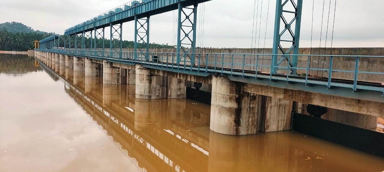 ಜಕ್ರಿಬೆಟ್ಟು -ನರಿಕೊಂಬು ಮಧ್ಯೆ ಸಂಪರ್ಕಿಸಲು ಬಂಟ್ವಾಳದ ನೇತ್ರಾವತಿ ನದಿಯ ನೂತನ ಸೇತುವೆ ಮತ್ತು ಅಣೆಕಟ್ಟೆ ನಿರ್ಮಾಣ ಕಾಮಗಾರಿ ಪೂರ್ಣಗೊಂಡಿದೆ