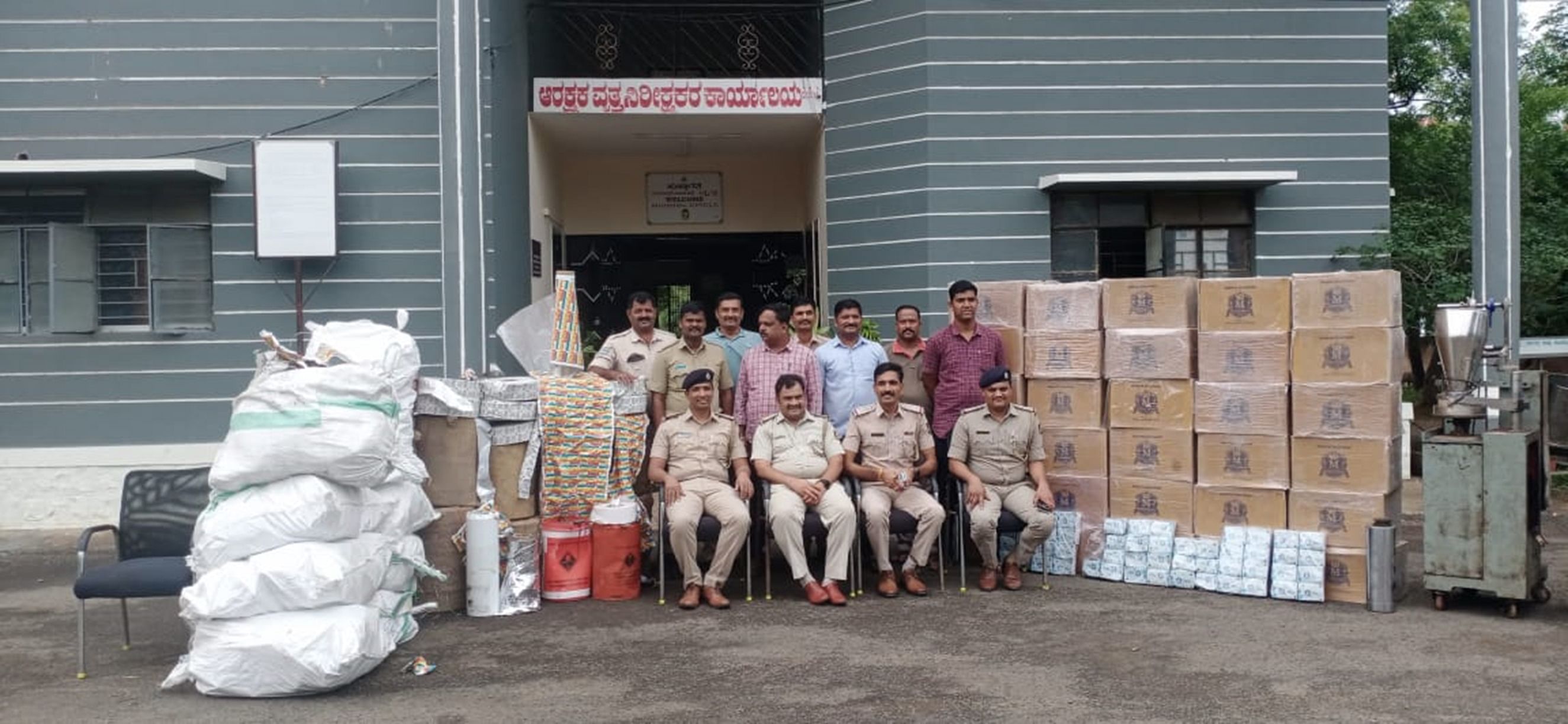 ಮುಧೋಳದ ಪೊಲೀಸರು ವಶಪಡಿಸಿಕೊಂಡಿರುವ ನಕಲಿ ಗುಟ್ಕಾ ಉತ್ಪನ್ನಗಳು