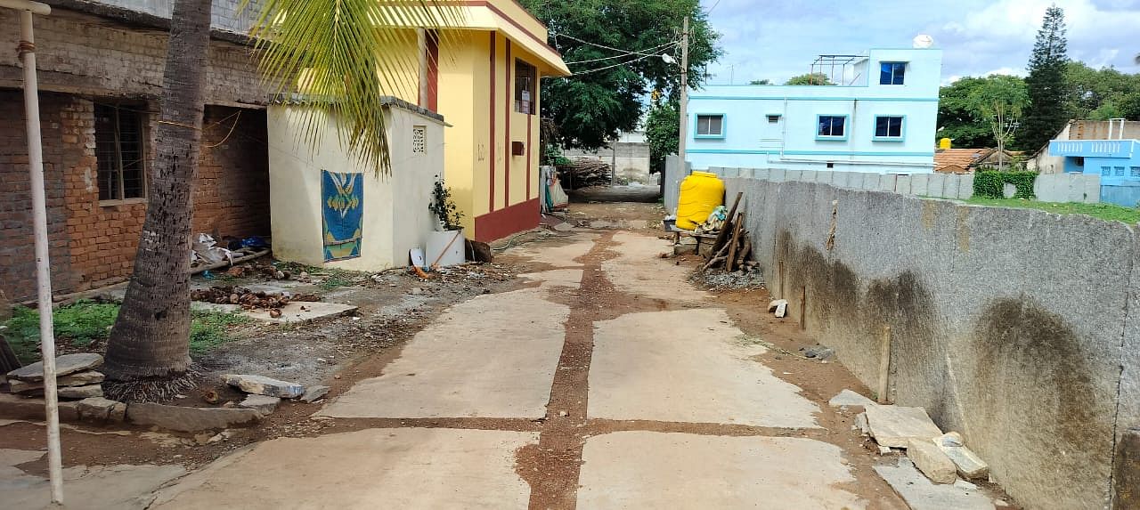 ತಿರುಮೇನಹಳ್ಳಿಯಲ್ಲಿ ರಸ್ತೆಯ ದುಸ್ಥಿತಿ 