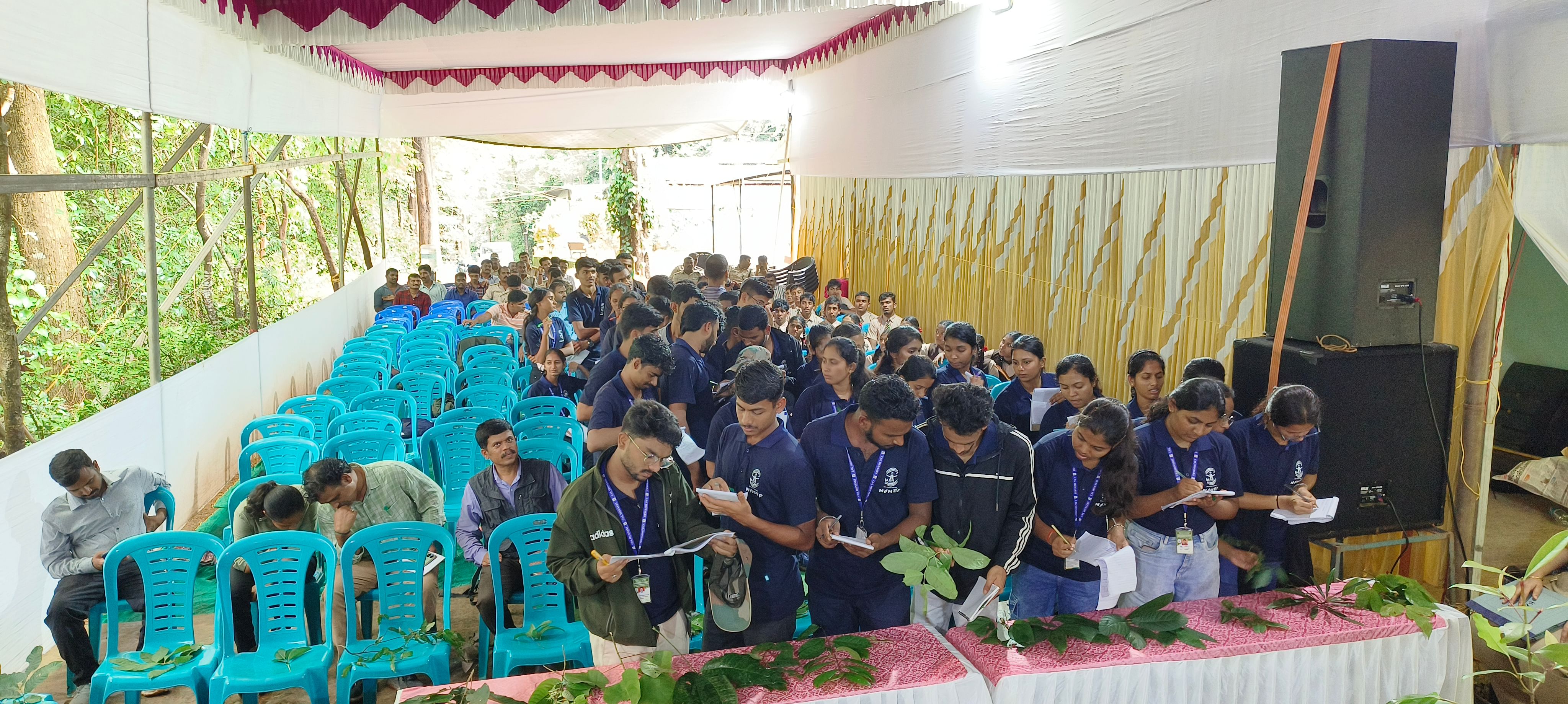 ಕಾರ್ಯಕ್ರಮದಲ್ಲಿ ಭಾಗವಹಿಸಿದ್ದ ವಿದ್ಯಾರ್ಥಿಗಳು ಪ್ರಾತ್ಯಕ್ಷಿಕೆಯಲ್ಲಿ ಮಾಹಿತಿ ಪಡೆದುಕೊಂಡರು.