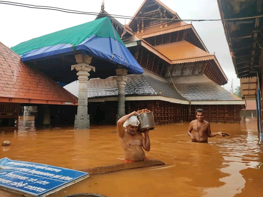 ಮಧೂರು ಮದನಂತೇಶ್ವರ ಸಿದ್ಧಿವಿನಾಯಕ ದೇವಾಲಯ ಸಂಪೂರ್ಣ ಜಲಾವೃತವಾಗಿದೆ