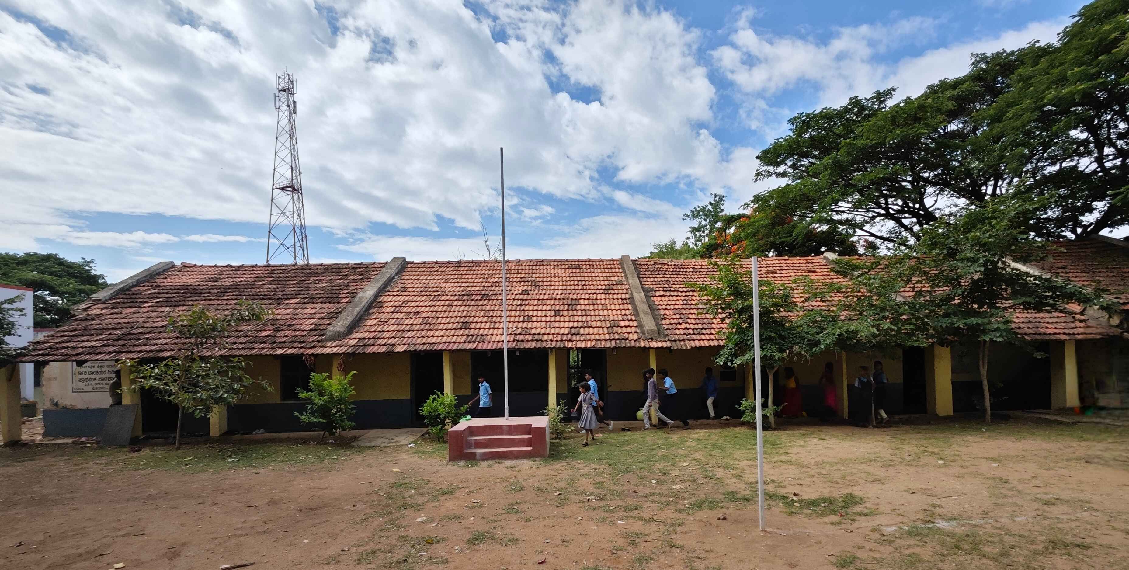 ಸರ್ಕಾರಿ ಪ್ರಾಥಮಿಕ ಶಾಲೆ, ಹುಳಿಯಾರು