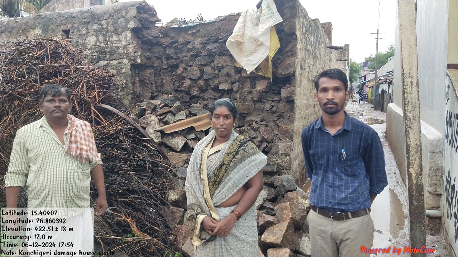 ತೆಕ್ಕಲಕೋಟೆ ಸಮೀಪದ ಕೊಂಚಗೇರಿ ಗ್ರಾಮದಲ್ಲಿ ಭಾರೀ ಮಳೆಗೆ ಮನೆಯ ಗೋಡೆ ಕುಸಿದಿದೆ