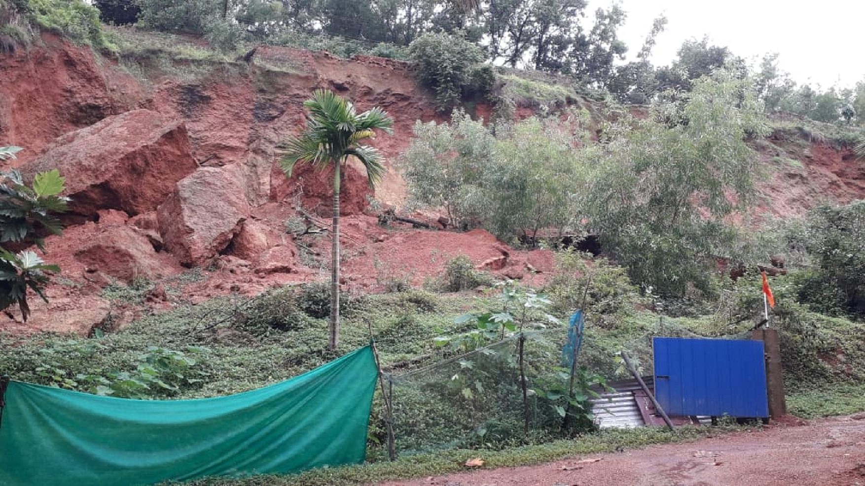 ಮುಟ್ಟಳ್ಳಿಯಲ್ಲಿ ಕಳೆದ ಎರಡು ವರ್ಷದ ಹಿಂದೆ ಭೂಕುಸಿತ ಉಂಟಾಗಿ ಮೂವರು ಧಾರಣ ಸಾವನಪ್ಪಿದ ಜಾಗ ಇನ್ನೂ ಅದೇ ಸ್ಥಿತಿಯಲ್ಲಿ ಇದೆ