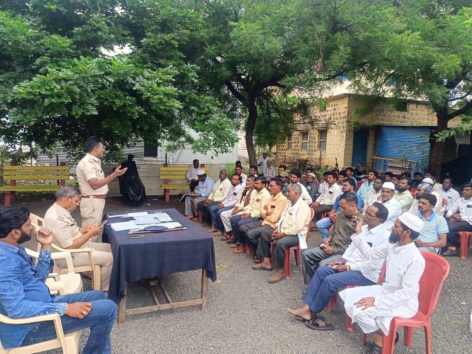 ಕಮಲನಗರ ಪೊಲೀಸ್ ಠಾಣೆಯಲ್ಲಿ ಮೊಹರಂ ಹಬ್ಬದ ಪ್ರಯುಕ್ತ ನಡೆದ ಶಾಂತಿ ಸಭೆಯಲ್ಲಿ ಎಸ್‌ಐ ಚಂದ್ರಶೇಖರ ನಿರ್ಣೆ ಮಾತನಾಡಿದರು