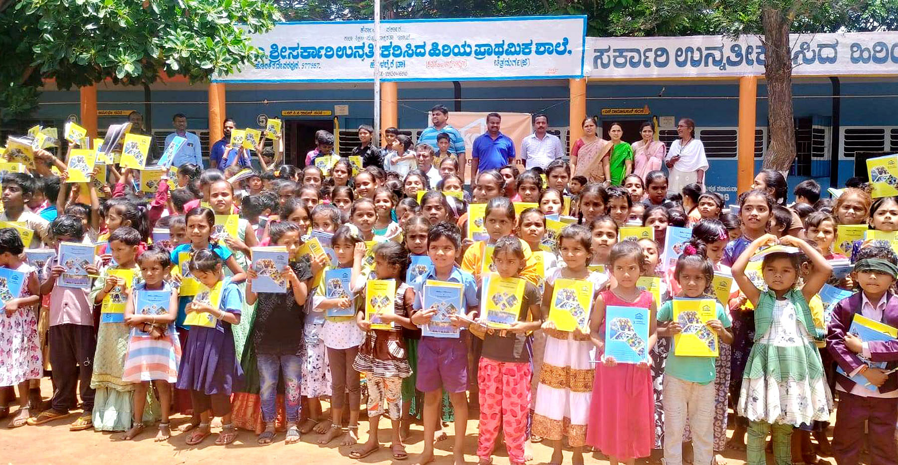 ಹೊಳಲ್ಕೆರೆ ತಾಲ್ಲೂಕಿನ ಹೊರಕೆರೆ ದೇವರಪುರದ ಸರ್ಕಾರಿ ಶಾಲೆಯ ವಿದ್ಯಾರ್ಥಿಗಳಿಗೆ ಕೆಡಿಪಿ ಟ್ರಸ್ಟ್‌ನಿಂದ ವಿದ್ಯಾರ್ಥಿಗಳಿಗೆ ನೋಟ್‌ಬುಕ್‌ ಹಾಗೂ ಲೇಖನ ಸಾಮಗ್ರಿ ವಿತರಿಸಲಾಯಿತು 