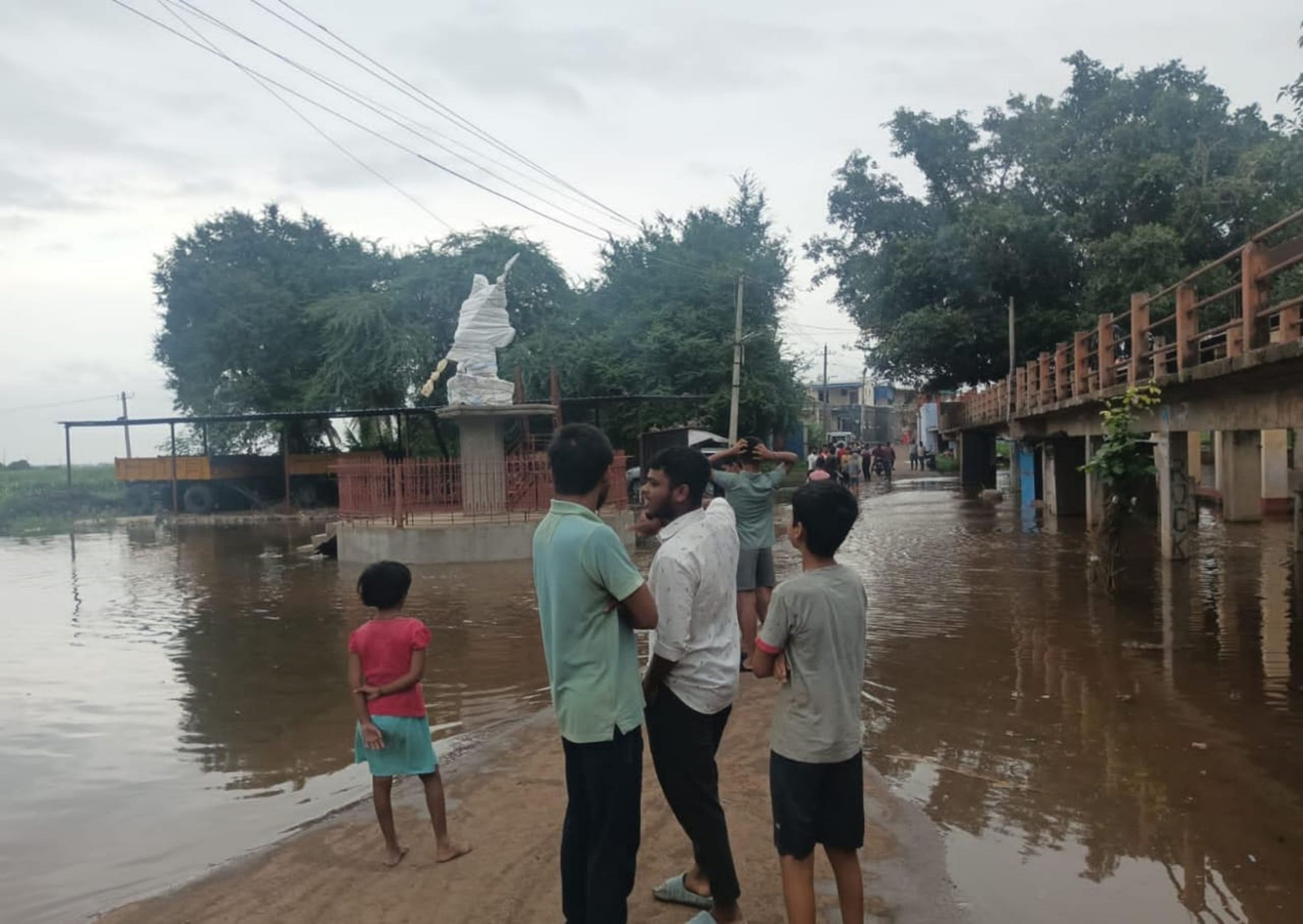 ಮುಧೋಳ ತಾಲ್ಲೂಕಿನ ಮಳಲಿ ಗ್ರಾಮಕ್ಕೆ ಘಟಪ್ರಭಾ ನದಿ ನೀರು ನುಗ್ಗಿರುವುದು