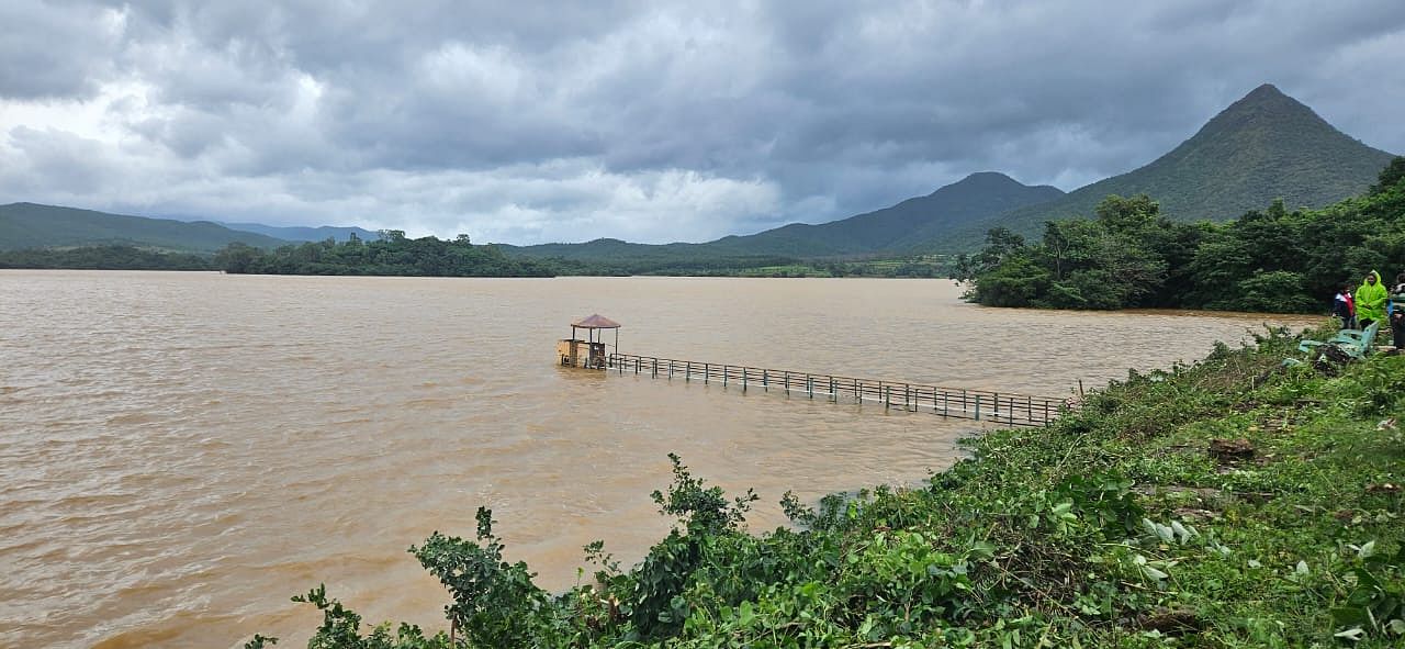 ಭರ್ತಿಯಾಗಿರುವ ಐತಿಹಾಸಿಕ ಅಯ್ಯನಕೆರೆ