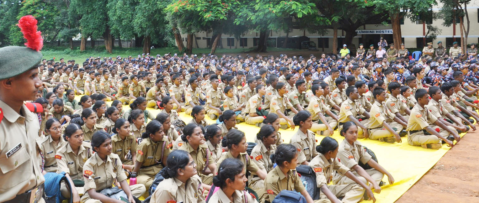 ತುಮಕೂರಿನ ಎಸ್‌ಎಸ್‌ಐಟಿ ಕಾಲೇಜಿನ ಆವರಣದಲ್ಲಿ ನಡೆಯುತ್ತಿರುವ ‘ತಲ್ ಸೈನಿಕ್‌’ ಶಿಬಿರದಲ್ಲಿ ಭಾಗವಹಿಸಿರುವ ಶಿಬಿರಾರ್ಥಿಗಳು