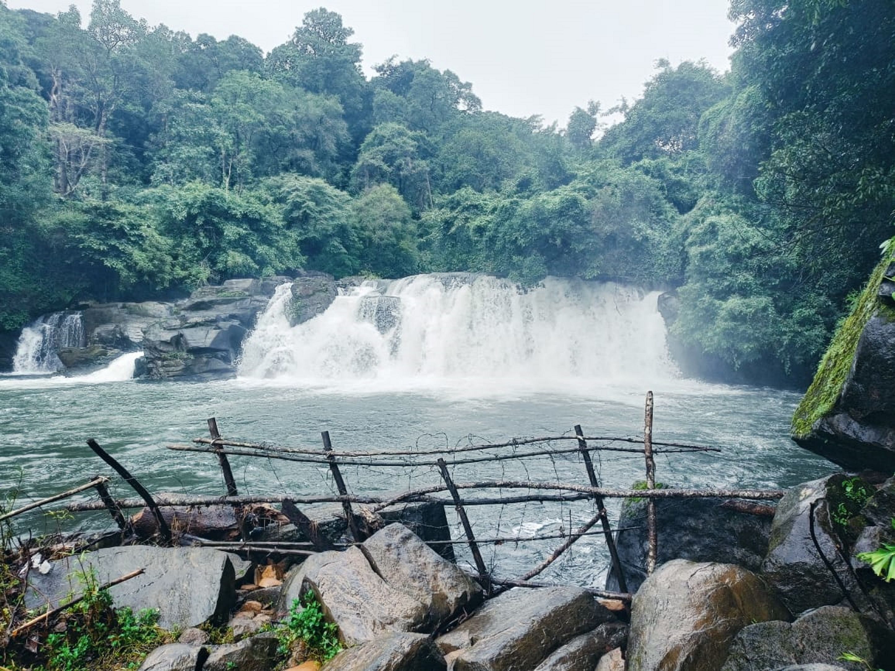 ಕಣ್ಮನ ಸೆಳೆಯುತ್ತಿರುವ ಮುಕ್ಕೋಡ್ಲು ಜಲಪಾತ