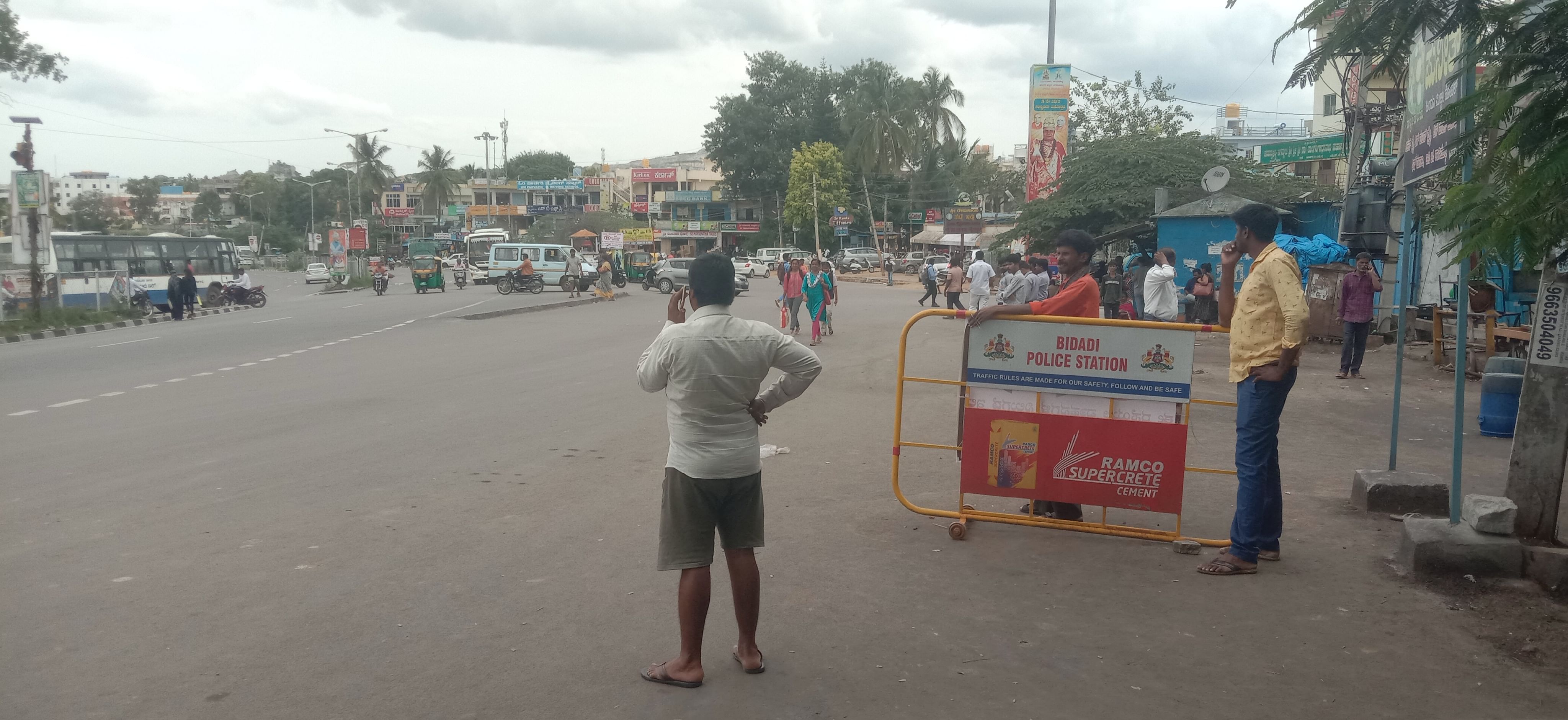 ಬೀದಿಬದಿ ವ್ಯಾಪಾರಿಗಳು, ಅವೈಜ್ಞಾನಿಕ ವಾಹನಗಳ ತೆರವಿನಿಂದ ದಟ್ಟಣೆ ಮುಕ್ತವಾದ ರಸ್ತೆ