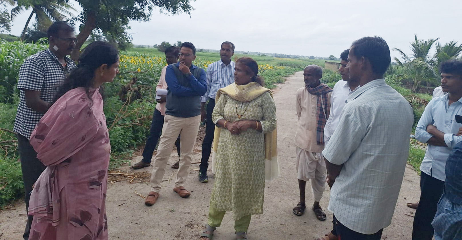 ಆಲಮಟ್ಟಿ ಜಲಾಶಯದ ಕೆಳಭಾಗದಲ್ಲಿರುವ ನದಿ ಪಾತ್ರದ ಹಳ್ಳಿಗಳಿಗೆ ಜಿಲ್ಲಾಧಿಕಾರಿ ಜಾನಕಿ ಕೆ.ಎಂ ಅವರು  ಭೇಟಿ ನೀಡಿ, ಅಧಿಕಾರಿಗಳಿಂದ ಮಾಹಿತಿ ಪಡೆದರು