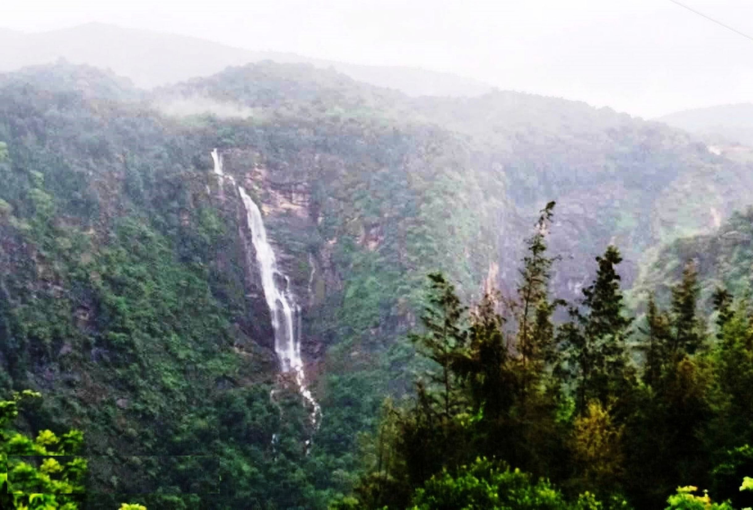 ಕಾರ್ಗಲ್ ಸಮೀಪದ ಮಾವಿನ ಗುಂಡಿ ಜಲಪಾತದ ರಮ್ಯ ನೋಟ