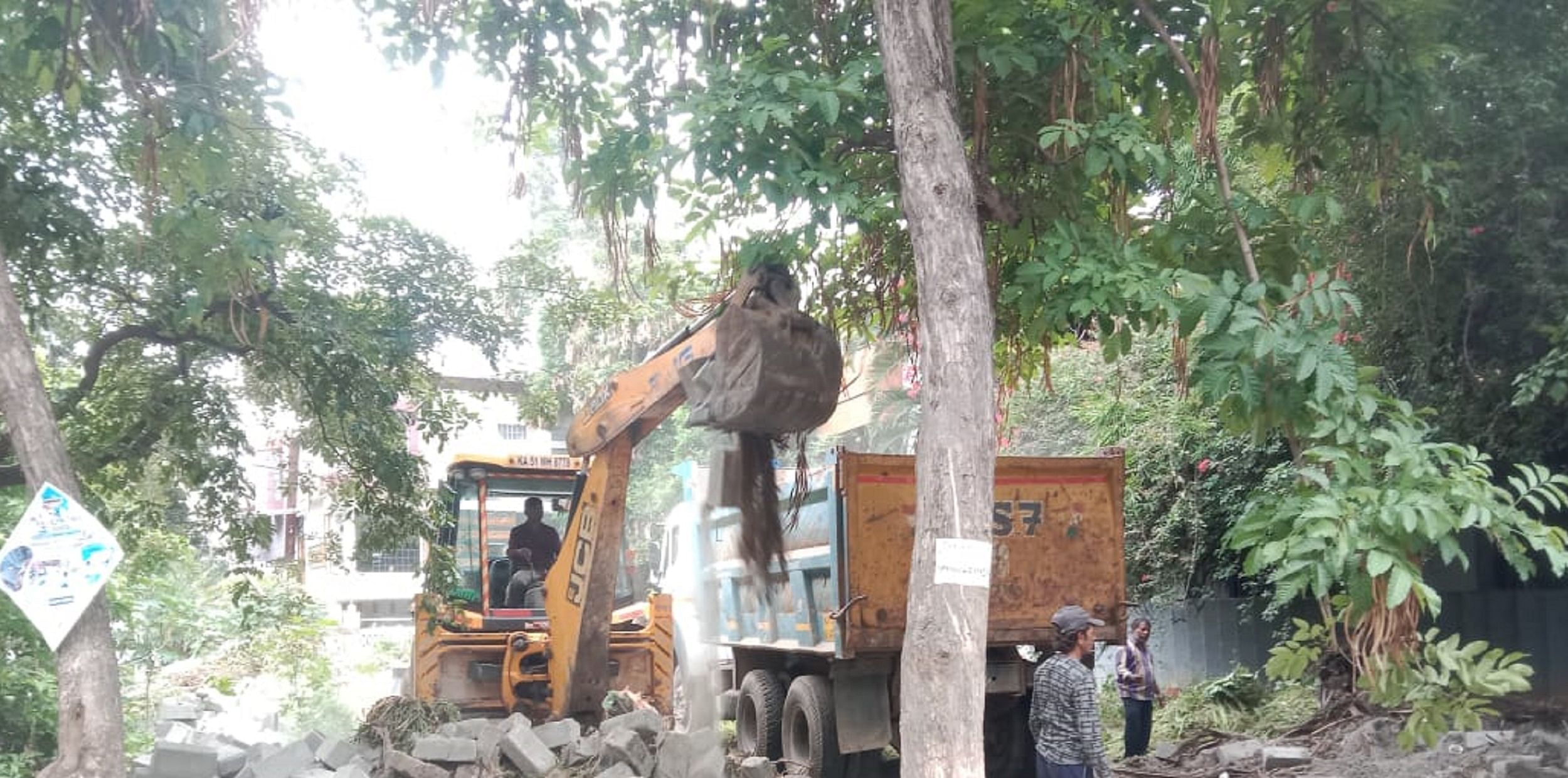 ಡಾಲರ್ಸ್‌ ಲೇಔಟ್‌ನಲ್ಲಿ ಅನಧಿಕೃತವಾಗಿ ನಿರ್ಮಾಣ ಮಾಡಿದ್ದ ಶೆಡ್‌ ಅನ್ನು ಬಿಡಿಎ ಸಿಬ್ಬಂದಿ ಗುರುವಾರ ತೆರವುಗೊಳಿಸಿದರು.