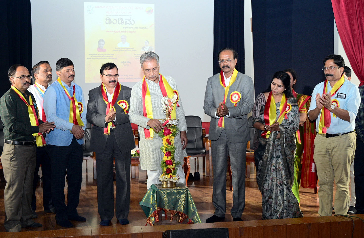 ಹುಬ್ಬಳ್ಳಿಯ ಕರ್ನಾಟಕ ವೈದ್ಯಕೀಯ ವಿಜ್ಞಾನಗಳ ಸಂಸ್ಥೆಯಲ್ಲಿ (ಕಿಮ್ಸ್‌) ಆಯೋಜಿಸಿದ್ದ ‘ಡಿಂಡಿಮ’ ಸಮಾರಂಭದ ಎರಡನೇ ದಿನದ ಸಾಂಸ್ಕೃತಿಕ ಸಮಾರಂಭವನ್ನು ವಿಧಾನ ಪರಿಷತ್ ಸಭಾಪತಿ ಬಸವರಾಜ ಹೊರಟ್ಟಿ ಉದ್ಘಾಟಿಸಿದರು