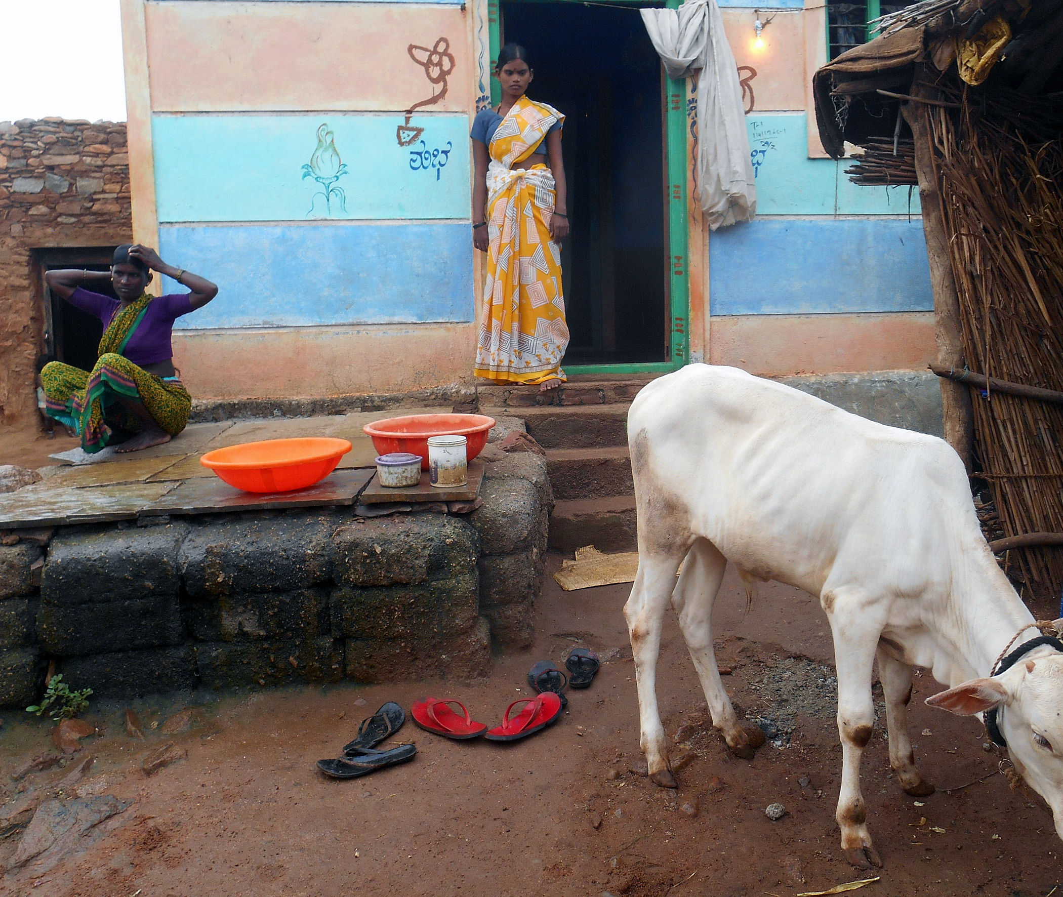 ಲಿಂಗಸುಗೂರು ತಾಲ್ಲೂಕು ಯರಗೋಡಿ ಬಳಿ ಕೃಷ್ಣಾ ಪ್ರವಾಹ ಸಂದರ್ಭ ತೆಪ್ಪದಲ್ಲಿ ದಾಟುವಾಗ ತೆಪ್ಪ ಮುಗುಚಿ ಮೃತರಾದ ಸುಭಾಶ್ಚಂದ್ರ ಪತ್ನಿ ಹನುಮವ್ವ ಕುಟುಂಬಸ್ಥರ ಇಂದಿನ ಸ್ಥಿತಿ