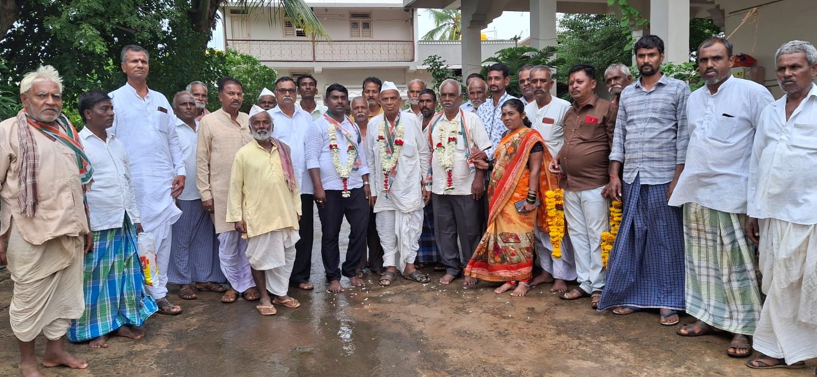 ಅಗಸನಕೊಪ್ಪ ಗ್ರಾಮದ ಮುಖಂಡರು ಹಾಗೂ ಹೂಲಗೇರಿ ಗ್ರಾ.ಪಂ ಸದಸ್ಯ ಸುಭಾಸ್‌ ಪೂಜಾರ ಬಿಜೆಪಿ ತೊರೆದು ಕಾಂಗ್ರೆಸ್ ಪಕ್ಷಕ್ಕೆ ಸೇರ್ಪಡೆಗೊಂಡರು 