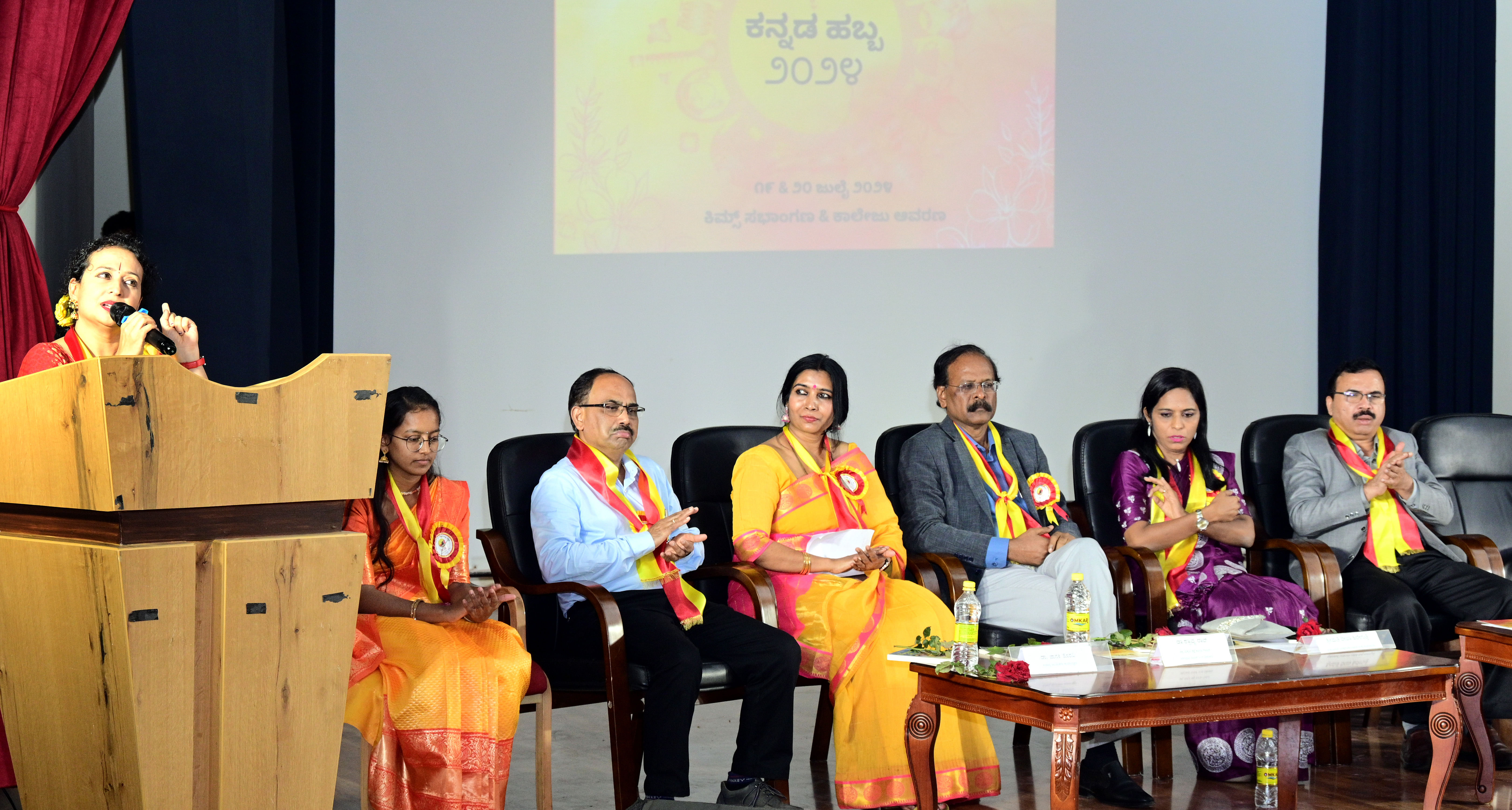 ಹುಬ್ಬಳ್ಲಿಯ ಕಿಮ್ಸ್‌ ಸಭಾಂಗಣದಲ್ಲಿ ಶುಕ್ರವಾರ ನಡೆದ ಡಿಂಡಿಮ ಕಾರ್ಯಕ್ರಮದಲ್ಲಿ ಮನೋರೋಗತಜ್ಞೆ ಹಾಗೂ ವೈದ್ಯ ಸಾಹಿತಿ ಡಾ.ಕೆ.ಎಸ್‌.ಪವಿತ್ರಾ ಮಾತನಾಡಿದರು