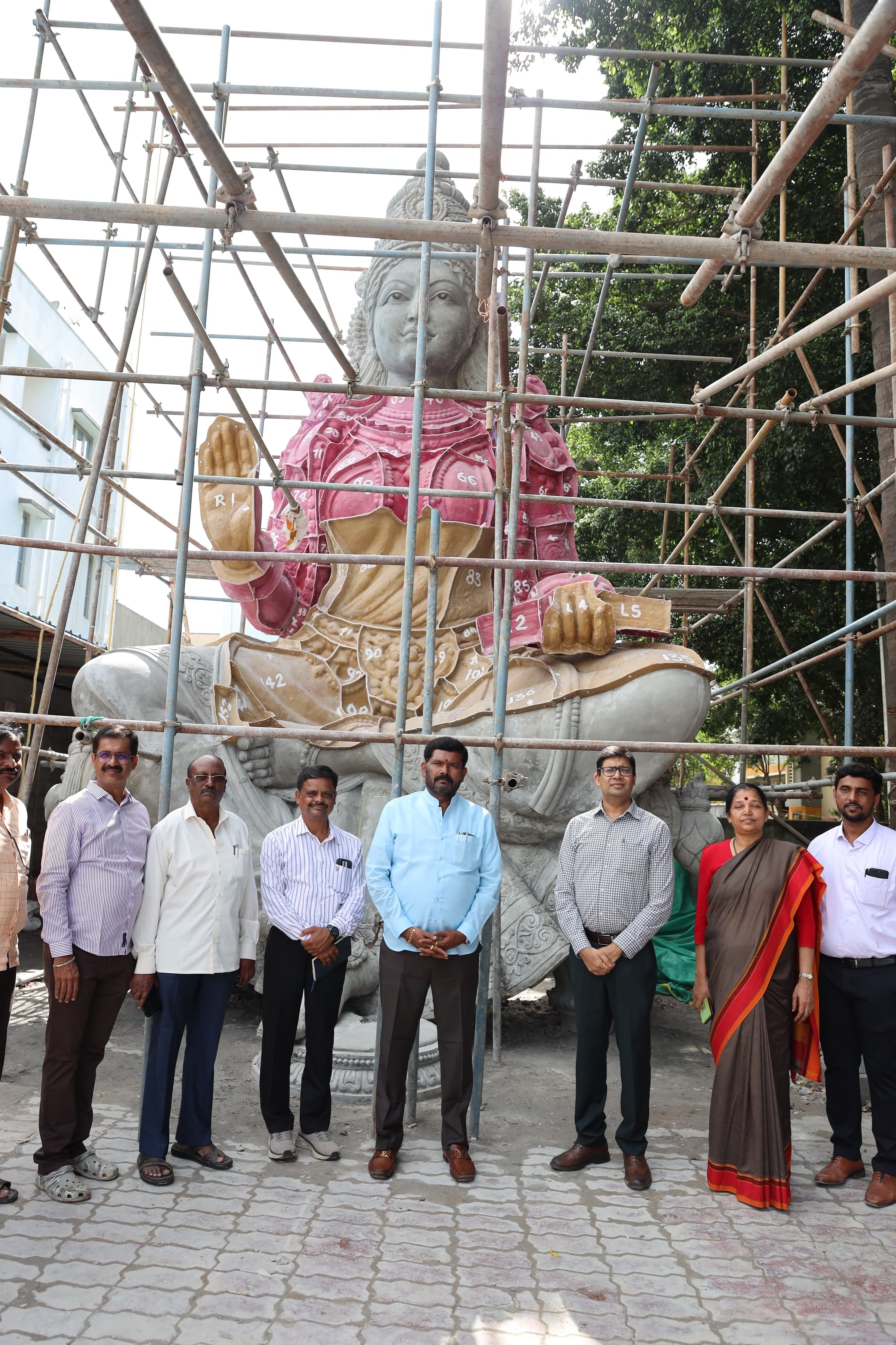 ಭುವನೇಶ್ವರಿ ಪ್ರತಿಮೆ ನಿರ್ಮಾಣ ಕಾಮಗಾರಿಯನ್ನು ಸಚಿವ ಶಿವರಾಜ ತಂಗಡಗಿ ಪರಿಶೀಲಿಸಿದರು. ಕನ್ನಡ ಮತ್ತು ಸಂಸ್ಕೃತಿ ಇಲಾಖೆ ಕಾರ್ಯದರ್ಶಿ ಅಜಯ್ ನಾಗಭೂಷಣ್, ನಿರ್ದೇಶಕಿ ಕೆ. ಧರಣೀದೇವಿ ಉಪಸ್ಥಿತರಿದ್ದರು