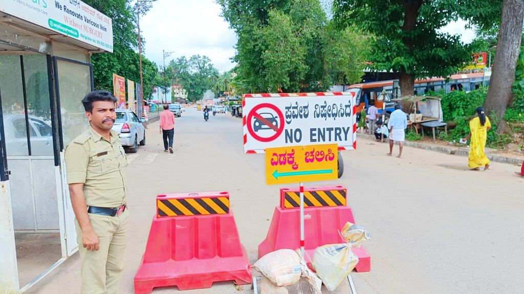 ಕರ್ತವ್ಯದಲ್ಲಿ ಸಿಬ್ಬಂದಿ