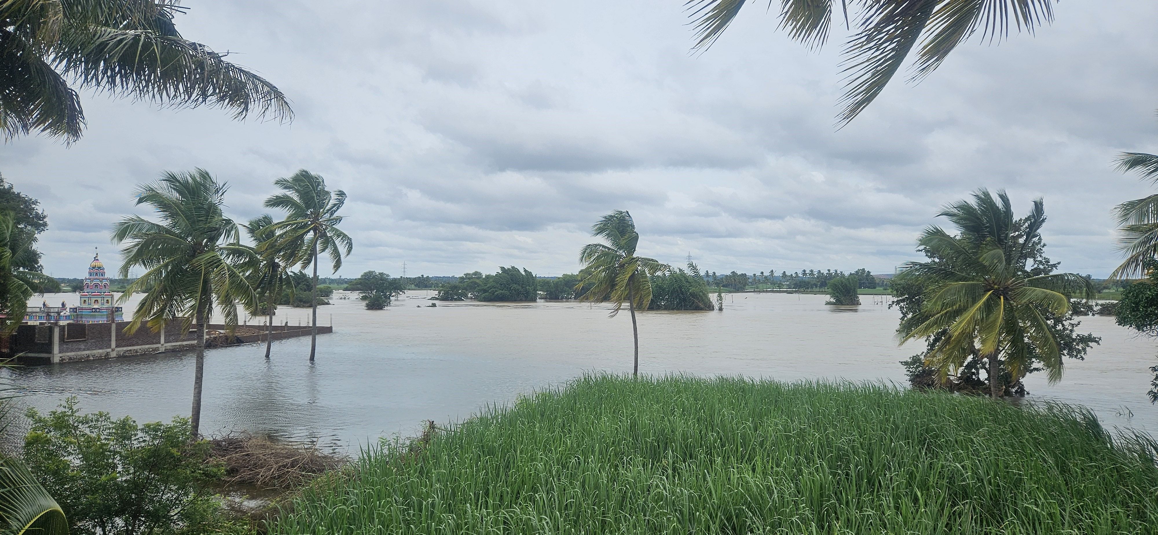 ಘಟಪ್ರಭಾ ಭಾಧಿತ ಢವಳೇಶ್ವರ ಗ್ರಾಮದ ನೋಟ