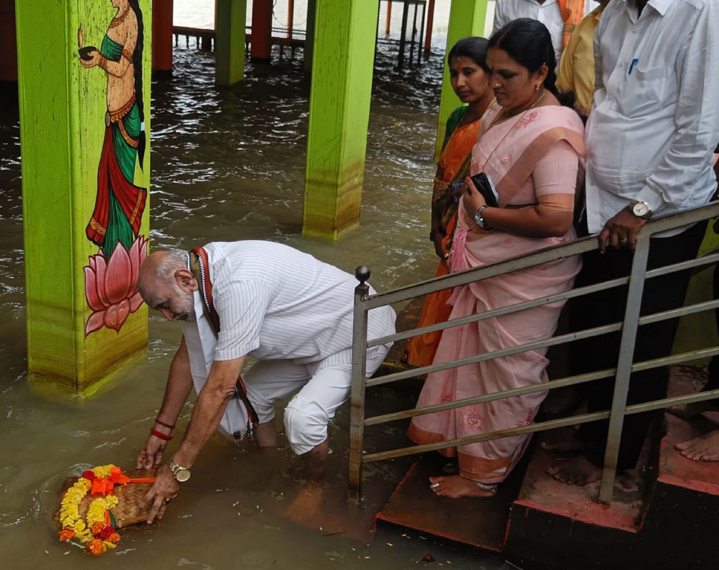 ಶಿರಸಿ ತಾಲ್ಲೂಕಿನ ಗುಡ್ನಾಪುರ ಕೆರೆಗೆ ಶಾಸಕ ಶಿವರಾಮ ಹೆಬ್ಬಾರ್ ಬಾಗೀನ ಸಮರ್ಪಿಸಿದರು