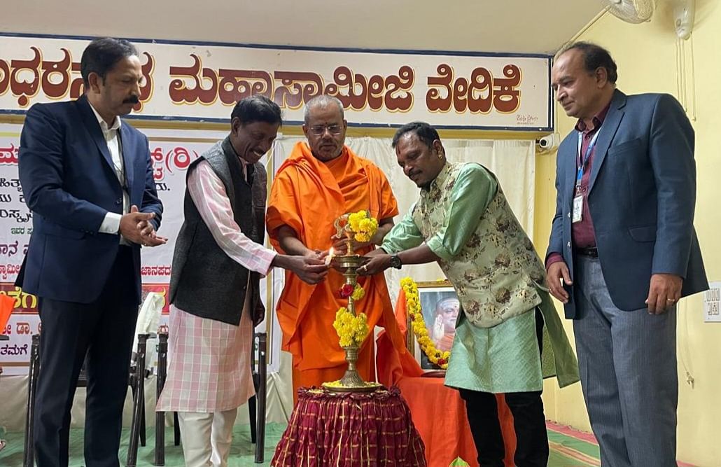 ಜಾನಪದ ಗೀತೆಗಳ ಗಾಯನ ತರಬೇತಿ ಕಾರ್ಯಗಾರವನ್ನು ಆದಿಚುಂಚನಗಿರಿ ಶೃಂಗೇರಿ ಶಾಖಾ ಮಠದ ಗುಣನಾಥ ಸ್ವಾಮೀಜಿ, ಅಪ್ಪಗೆರೆ ತಿಮ್ಮರಾಜು, ಮಲ್ಲಿಗೆ ಸುಧೀರ್ ಉದ್ಘಾಟಿಸಿದರು. 