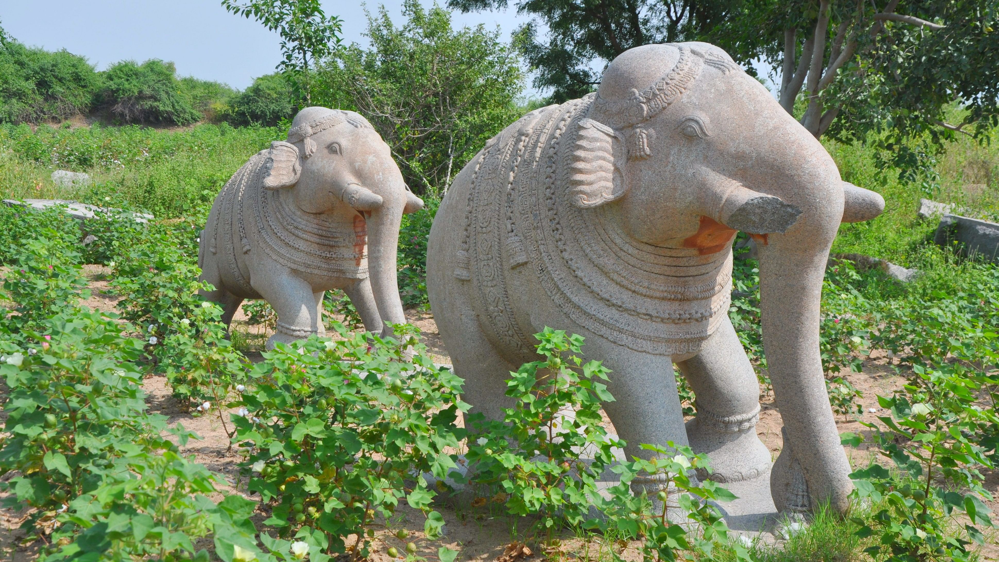 ಕಲ್ಲಾನೆಗಳು