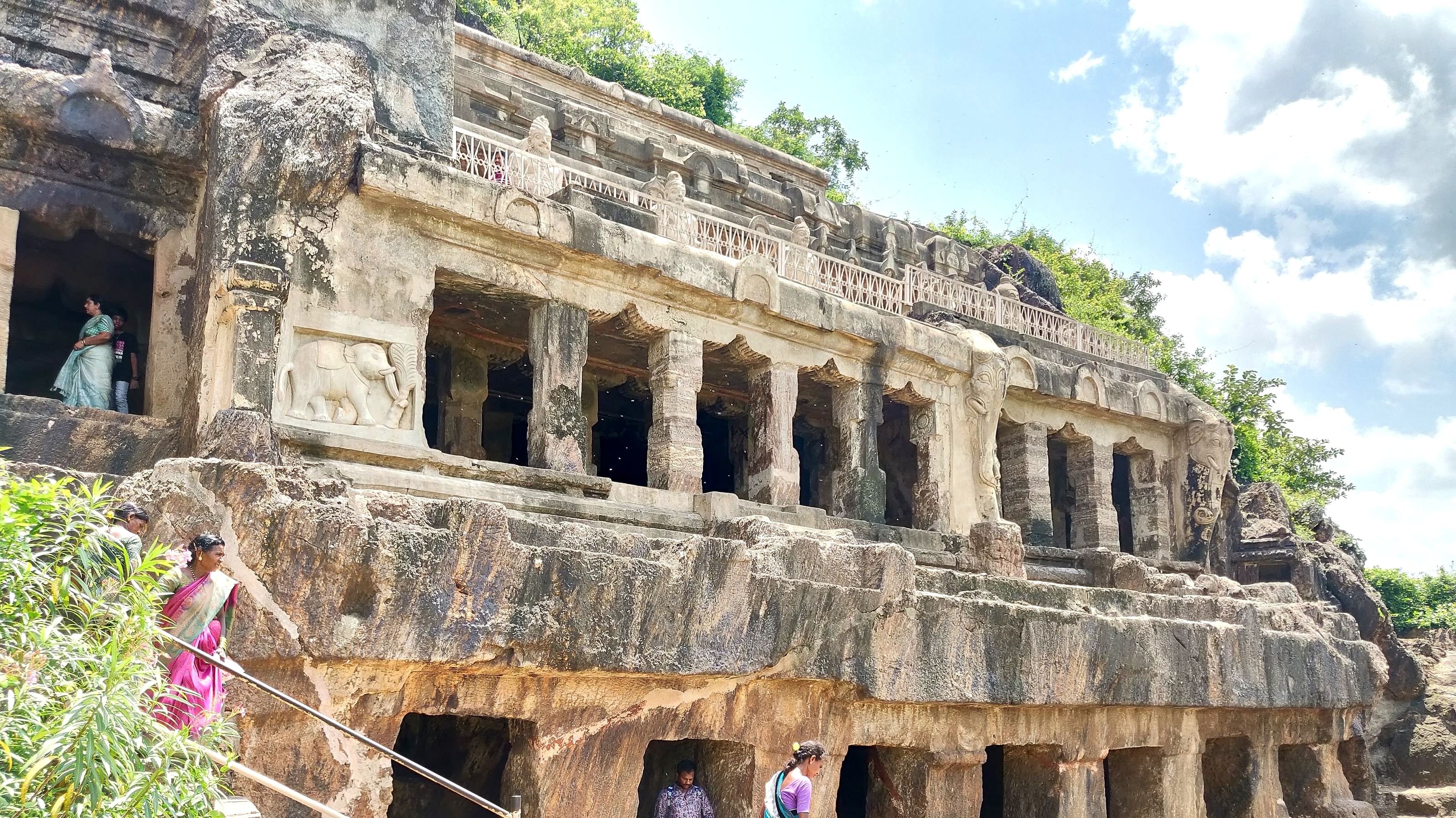 ಗುಹೆಯ ಹೊರನೋಟ