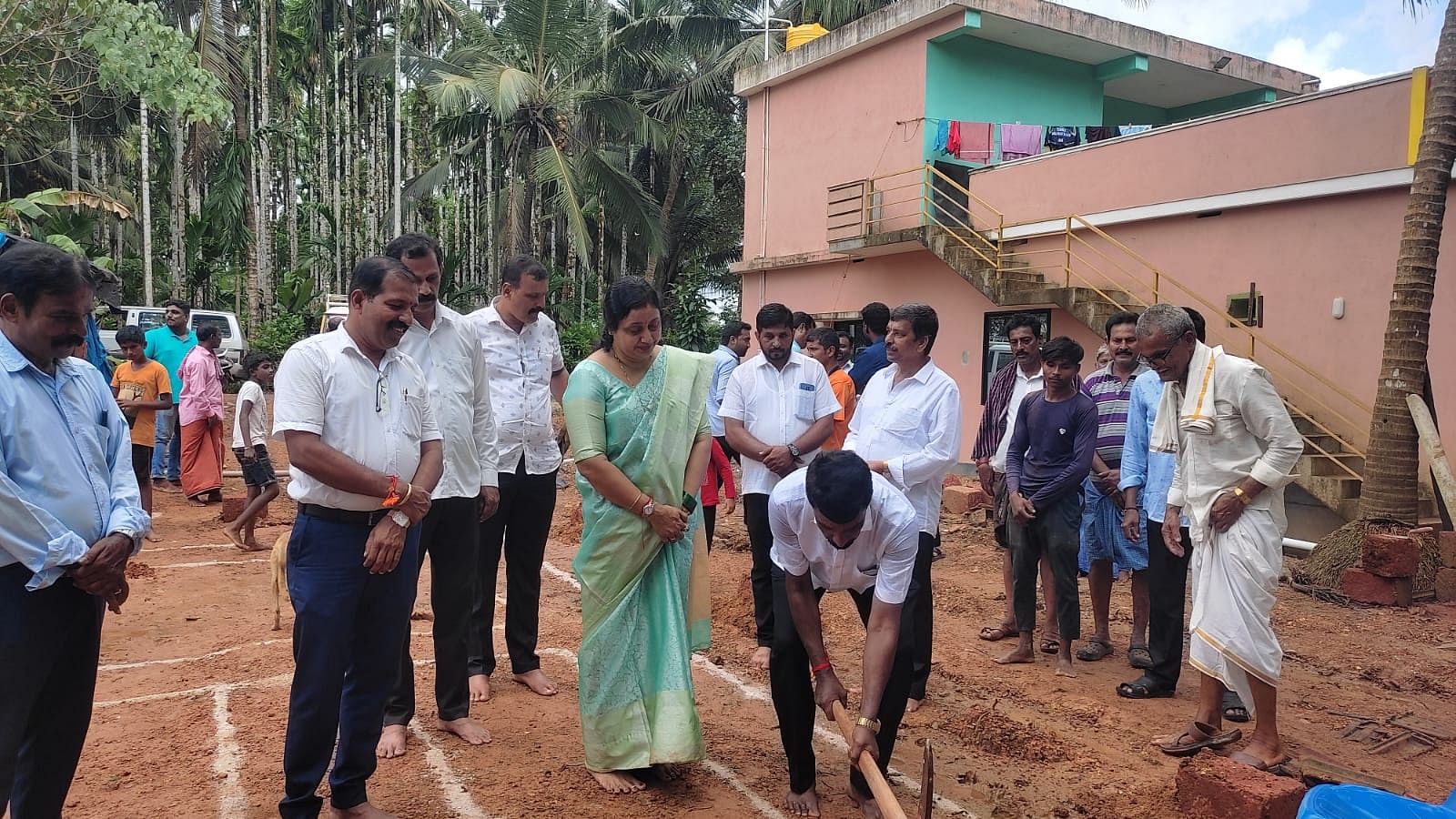 ಕಾಮಗಾರಿಗೆ ಸಂತೋಷ್‌ ಕುಮಾರ್ ಬೋಳಿಯಾರ್ ಚಾಲನೆ ನೀಡಿದರು