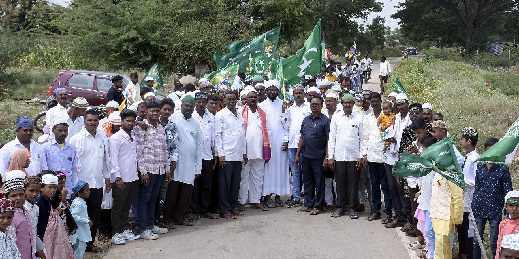 ಲಕ್ಕುಂಡಿಯ ಅಂಜುಮನ್ ಎ ಇಸ್ಲಾಂ ಕಮಿಟಿ ಆಶ್ರಯದಲ್ಲಿ ಮಹಮ್ಮದ್ ಪೈಗಂಬರ್‌ ಜಯಂತಿ ಅಂಗವಾಗಿ ಮೆರವಣಿಗೆ ನಡೆಯಿತು
