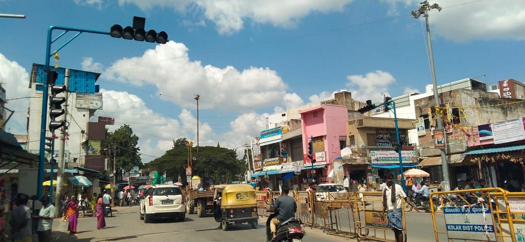 ಮುಳಬಾಗಿಲು ನಗರದಲ್ಲಿ ಸಂಚಾರ ದಟ್ಟಣೆ ಸಮಸ್ಯೆ ನಿವಾರಣೆಗೆ ಟ್ರಾಫಿಕ್ ಸಿಗ್ನಲ್‌ ಅಳವಡಿಸಿರುವುದು