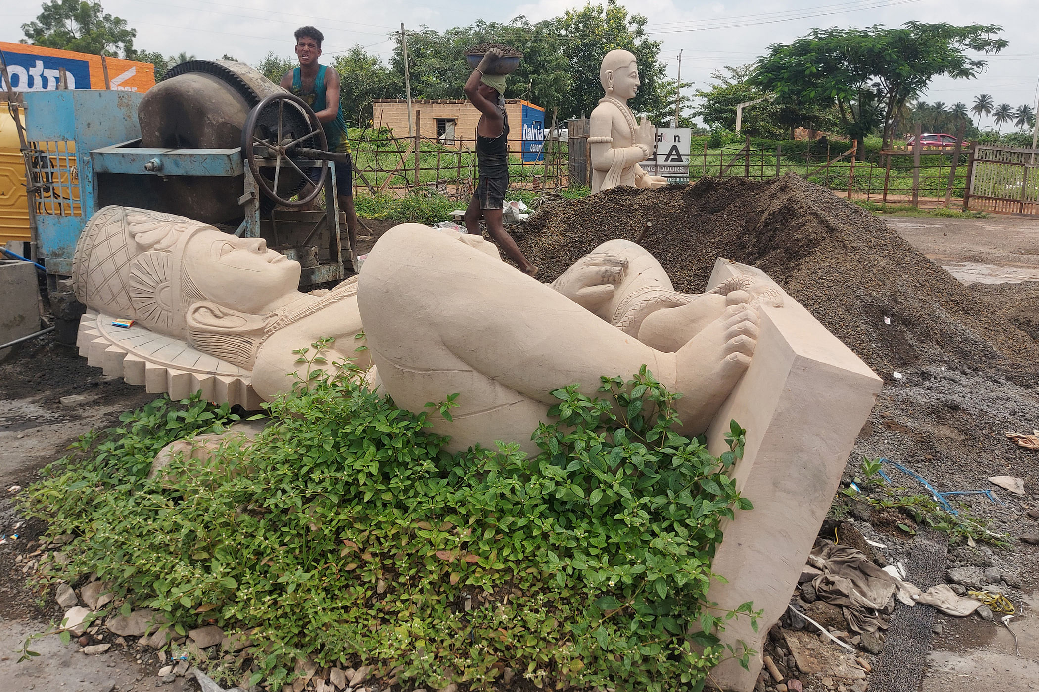 ಬಾದಾಮಿ ಹೊರವಲಯದಲ್ಲಿ ಮಲಗಿದ ಇಮ್ಮಡಿ ಪುಲಿಕೇಶಿ ಮೂರ್ತಿ