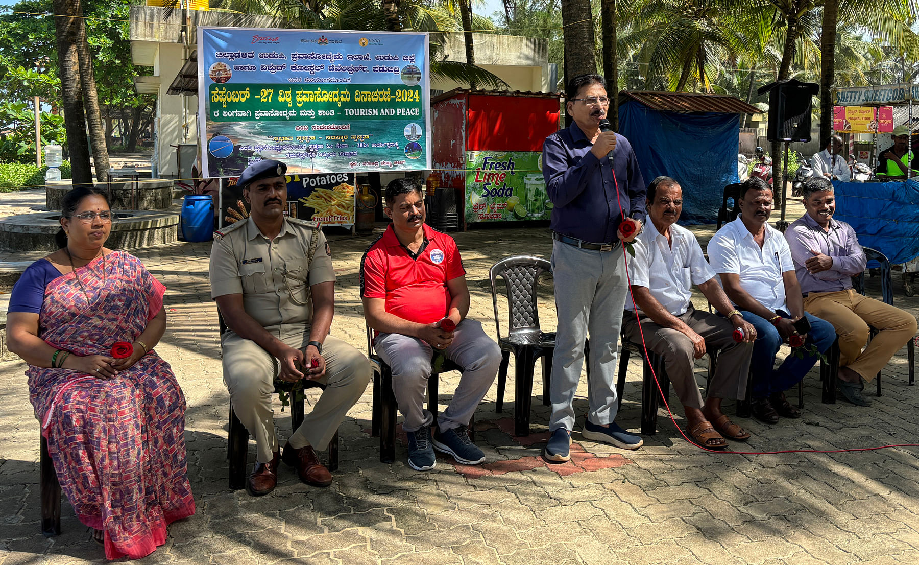 ಪಡುಬಿದ್ರಿ ಬೀಚ್‌ನಲ್ಲಿ ವಿಶ್ವ ಪ್ರವಾಸೋದ್ಯಮ ದಿನಾಚರಣೆ ಪ್ರಯುಕ್ತ ಸ್ವಚ್ಛತಾ ಮಾಹಿತಿ ಕಾರ್ಯಕ್ರಮ ನಡೆಯಿತು