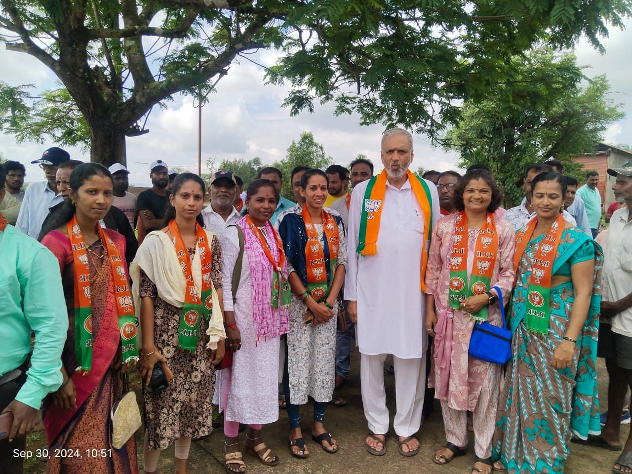 ಜೊಯಿಡಾ ತಾಲ್ಲೂಕಿನ ರಾಮನಗರದಲ್ಲಿ  ಸಂಸದ ವಿಶ್ವೇಶ್ವರ ಹೆಗಡೆ ಕಾಗೇರಿ ಬಿಜೆಪಿ ಸದಸ್ಯತ್ವ ಅಭಿಯಾನ ಕಾರ್ಯಕ್ರಮ ನಡೆಸಿದರು