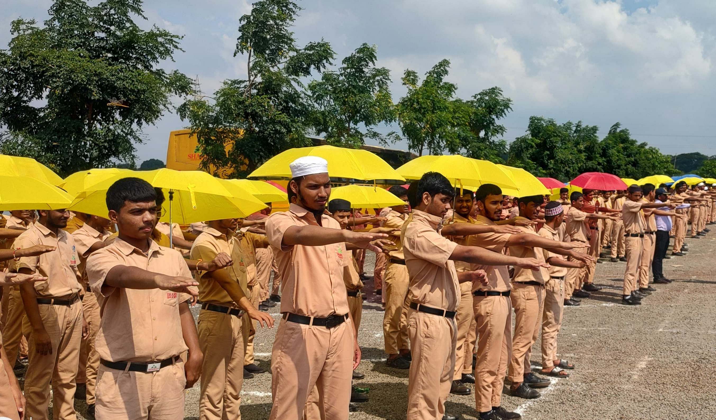 ಬೀದರ್‌ನ ಶಹಾಪುರ ಗೇಟ್ ಸಮೀಪದ ಶಾಹೀನ್ ಪದವಿಪೂರ್ವ ವಿಜ್ಞಾನ ಕಾಲೇಜು ಆವರಣದಲ್ಲಿಸೋಮವಾರ ಏರ್ಪಡಿಸಿದ್ದ ಸ್ವಚ್ಛತೆಯೇ ಸೇವೆ ಅಭಿಯಾನದಲ್ಲಿ ವಿದ್ಯಾರ್ಥಿಗಳು ಪ್ರತಿಜ್ಞೆ ಸ್ವೀಕರಿಸಿದರು