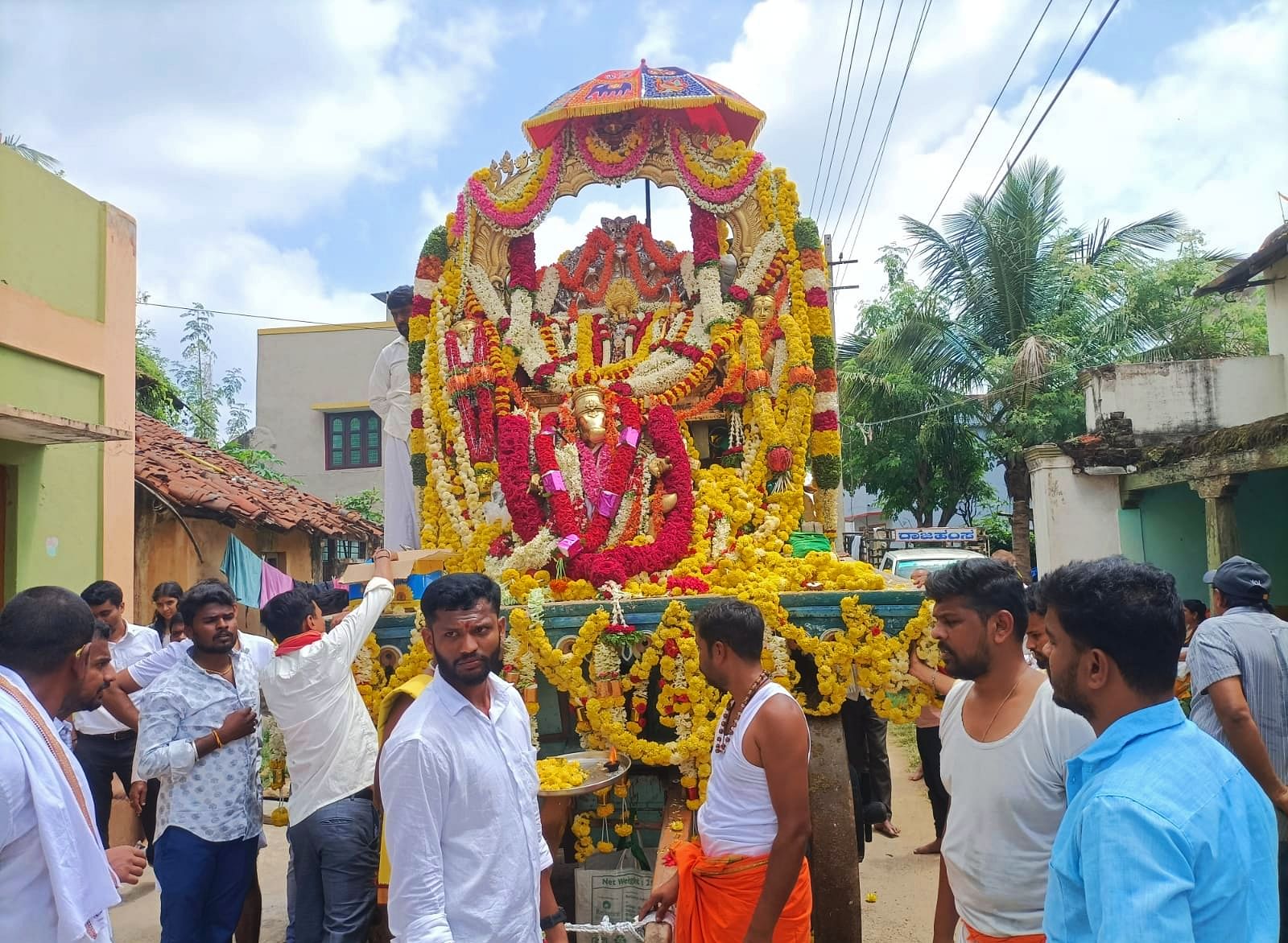 ನಾಗಮಂಗಲ ಪಟ್ಟಣದ ವೀರಭದ್ರಸ್ವಾಮಿ ದೇವಾಲಯದಲ್ಲಿ ಜಾತ್ರಾ ಮಹೋತ್ಸವದ ಹಿನ್ನೆಲೆಯಲ್ಲಿ ರಥೋತ್ಸವ ಜರುಗಿತು